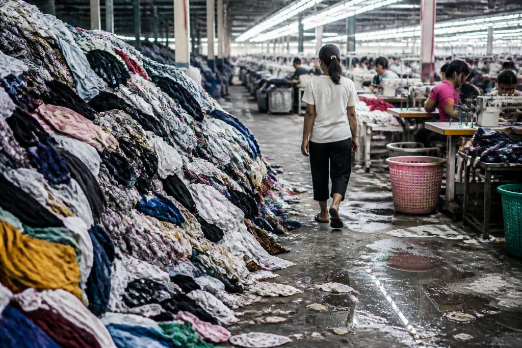 Def fast fashion : comprendre ses impacts sur la mode et la consommation