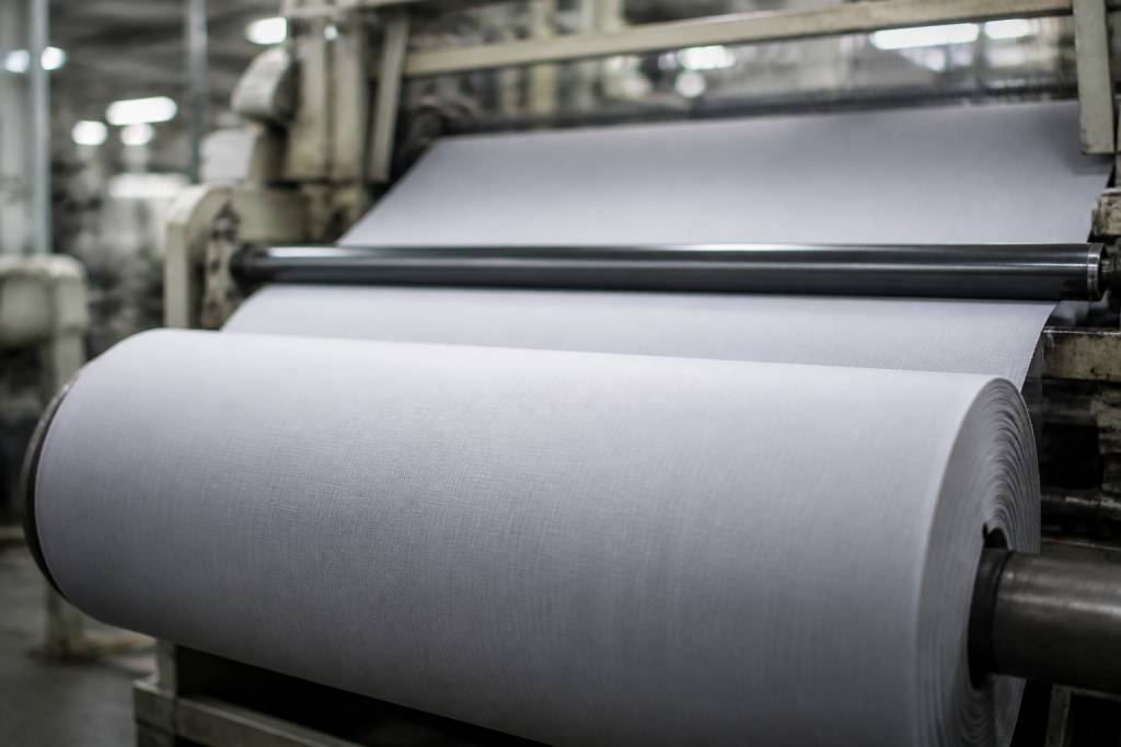 Matière polyester : avantages, limites et usages dans la mode éthique