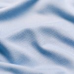 Définition polyester : qu’est-ce que cette fibre textile ?
