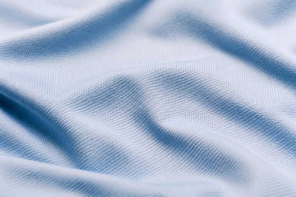 Définition polyester : qu’est-ce que cette fibre textile ?